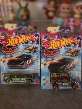 HOT WHEELS Halloween Mini Truck Toy - Green and Orange Options
